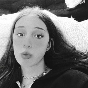 Meet your Posher, Chloe